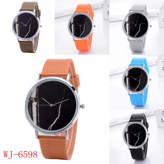 Frauen-Plastikbügel-Armbanduhr der Mode-WJ-7762